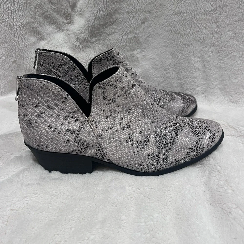 Soda Women's Faux Snakeskin Print Western Boots Ankle Booties Size 8 Kitten Heel